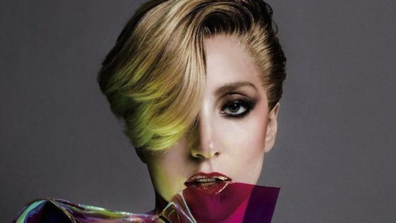 Леди Гага стала лицом модного дома Versace (ФОТО)