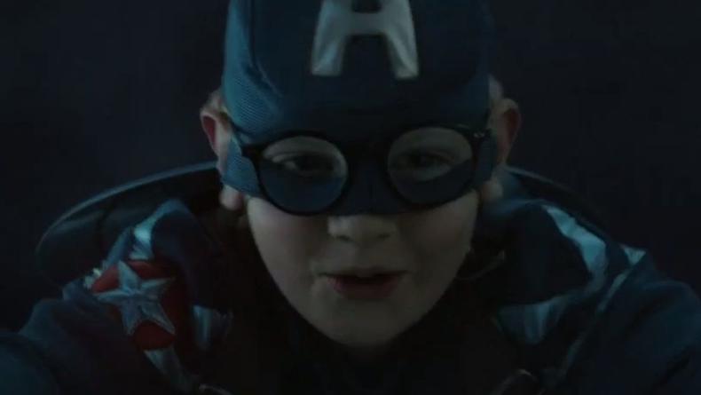 Дети играют в Капитана Америку в рекламном ролике