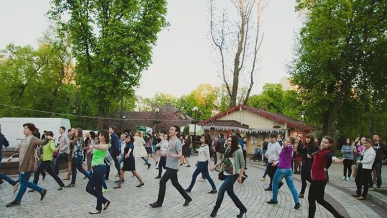 Бесплатные уроки латиноамериканских танцев в парке Шевченко