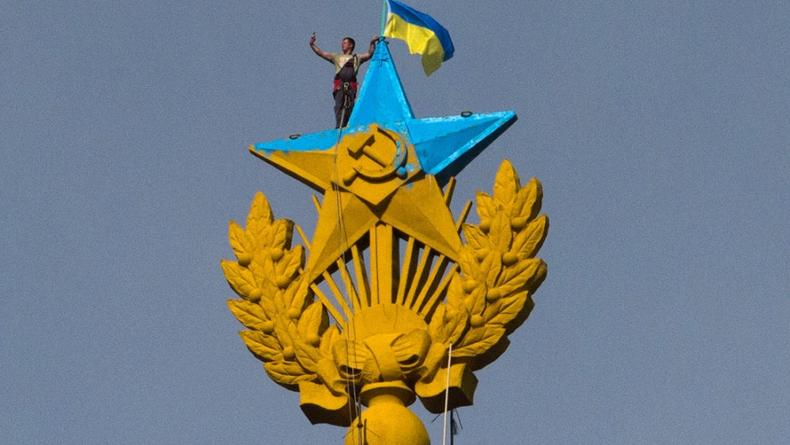 Покрась звезду: смелый стрит-арт в Москве (ФОТО)
