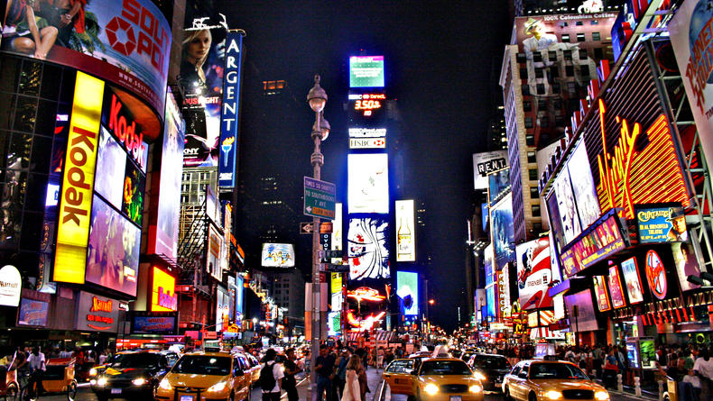 Как звучит ночная Time Square перед праздниками? (ВИДЕО)
