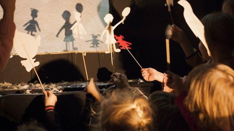 Детский спектакль с бумажными актерами покажут в театре ДАХ