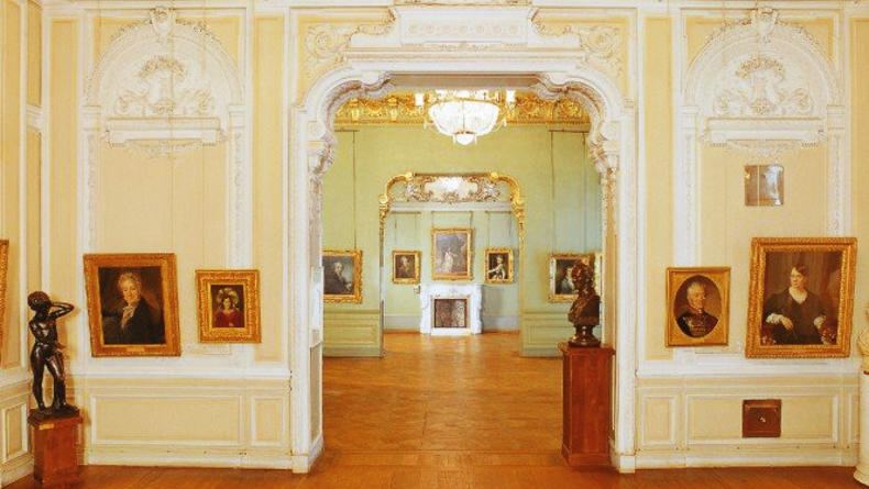 В киевском музее просят найти подделку картины