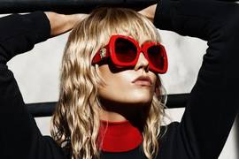 Модель Карли Клосс снялась в рекламной кампании Versace