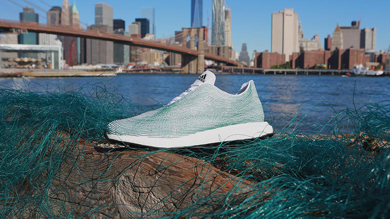 Adidas создали кроссовки из мусора со дна океана
