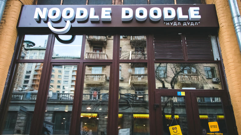Noodle Doodle на Бессарабке: большие порции и тачскрины