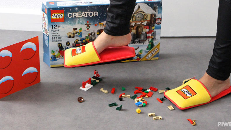 Lego выпустила специальные защитные тапочки