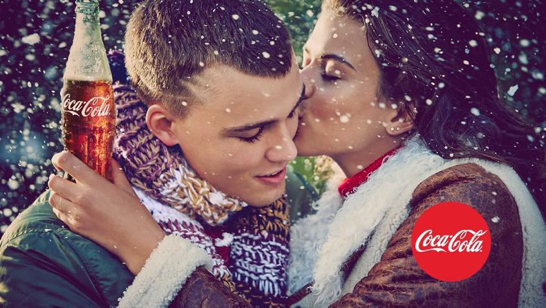 Coca-Cola выпустит праздничные бутылки с Сантой и оленями