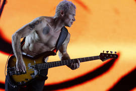 Фли из RHCP сделал татуировку в честь Дэвида Боуи