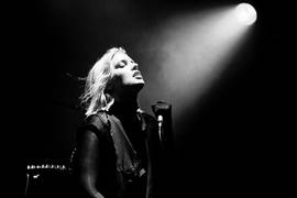 Emika презентовала новый сингл Flashbacks