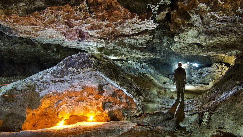 10 самых загадочных пещер Украины