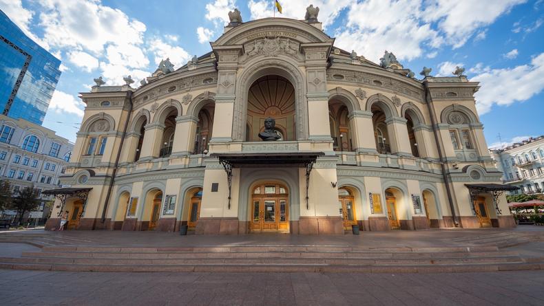 Возле Оперного театра откроют новый фонтан