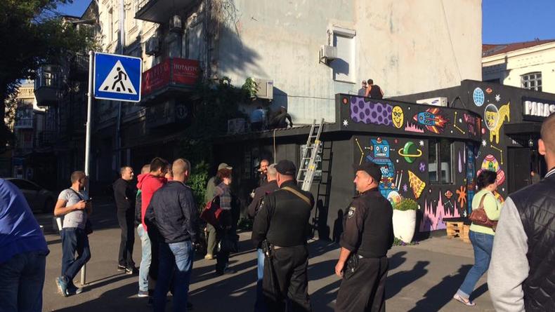 В Киеве снесли популярный бар Parasolka