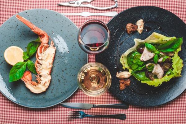 Куда пойти на неделе: нефтяная катастрофа, Resto Week и Superhero