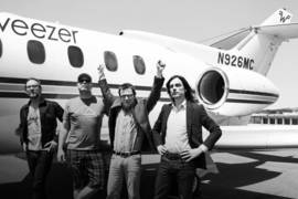 Weezer высмеяли выборы в США в новом клипе