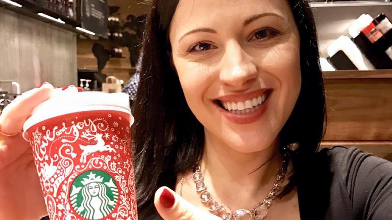 Украинка создала дизайн рождественских чашек для Starbucks