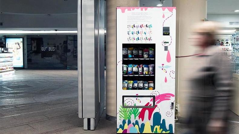 В Киеве появился первый автомат носков Sammy Icon