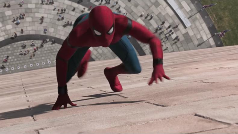 Человек-паук ходит в школу и спасает мир