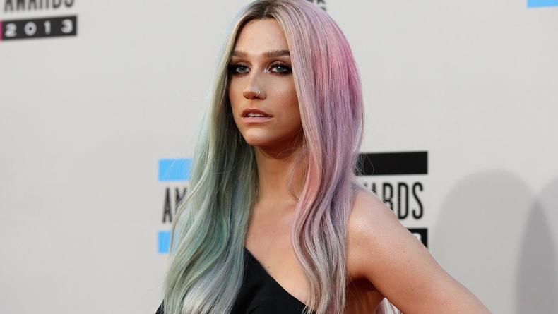 Певица Kesha выпустила песню после пятилетней паузы