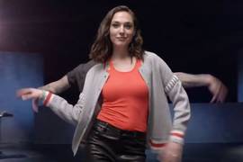 Галь Гадот, Дженифер Лопез и другие в клипе Maroon 5