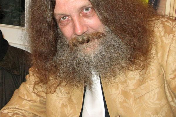Создатель Хранителей и V - значит Vендетта снимет свой фильм