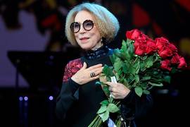 Тяжелое состояние: Актриса Инна Чурикова упала со сцены