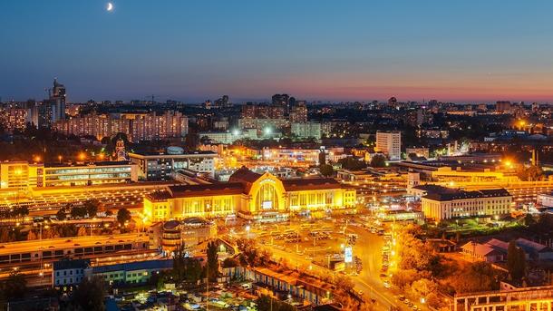 В 2018 году Центральный ж/д вокзал стал самым загруженным вокзалом Украины. Он обслужил 23,4 млн пассажиров дальнего сообщения В 2018 году Центральный ж/д вокзал стал самым загруженным вокзалом Украины. Он обслужил 23,4 млн пассажиров дальнего сообщения
