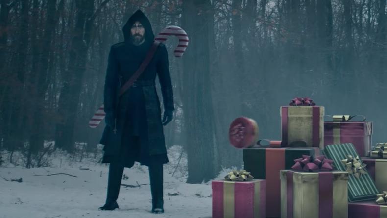 В новом трейлере "Ведьмак" стал рождественской комедией