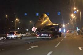 В Киеве заметили перевозку самолета на фуре