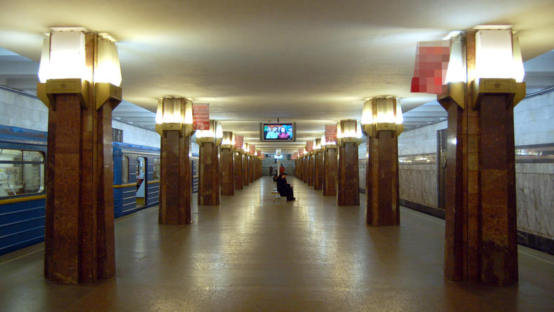 Один из вестибюлей метро Киева на станции "Героев Днепра" будет закрыт