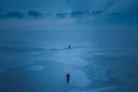 Словно Северный полюс: Появились снимки замерзшего Киевского моря