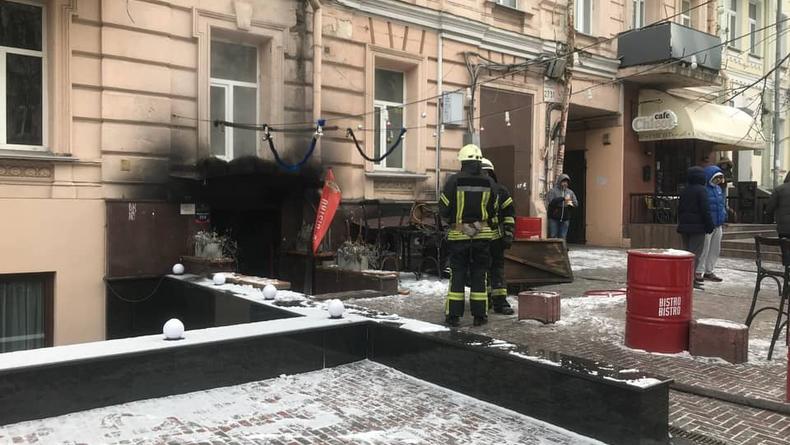 В центре Киева сгорела популярная среди горожан закусочная