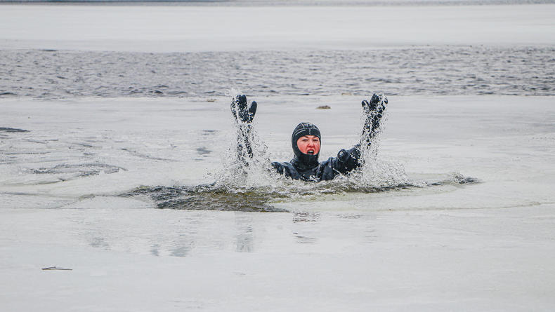 Спасатели Киева рассказали, что делать если провалился под лед