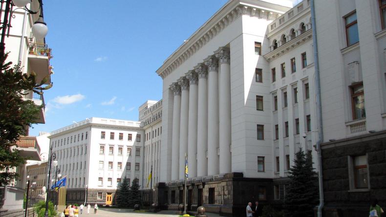 Оскверненный Офис Президента в Киеве: Какова история 82-летнего здания