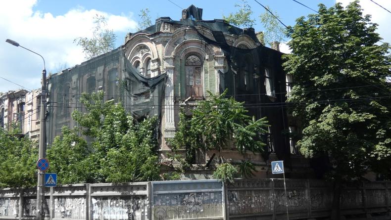 В Киеве на Подоле разрушается памятник архитектуры 19 века