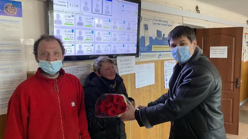 В Киеве пара бездомных восстановила паспорта и собирается в РАГС