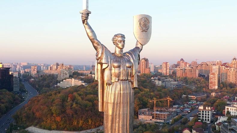 Почему на "Родине-матери" в Киеве остается герб СССР: Ответ Минкульта