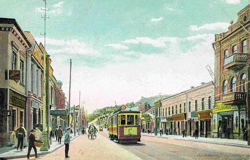 Дом № 20/2 (слева), дом № 37 (справа) Дом № 20/2 (слева), дом № 37 (справа)