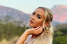 Ольга Бузова рассмешила фанов: Грудь вываливается из-под топа