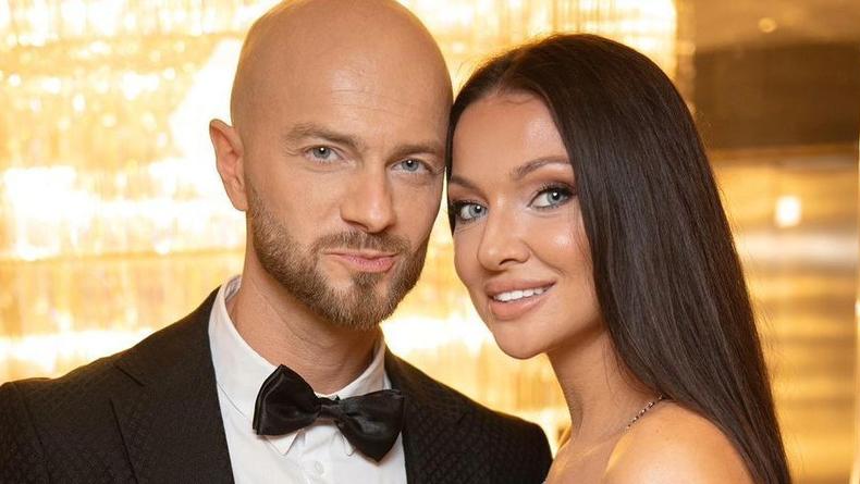 Жена Влада Ямы легла в купальнике на камни и показала изгибы Жена Влада Ямы легла в купальнике на камни и показала изгибы