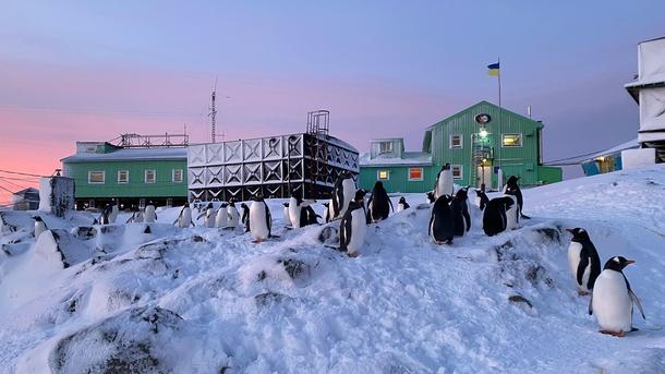 Станция "Академик Вернадский" работает постоянно и является метеорологической и географической обсерваторией 