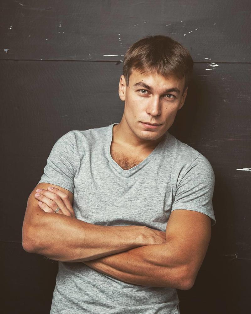 Актер рассказал о съемках сериала "Место под солнцем" и почему скрывает личную жизнь. Актер рассказал о съемках сериала "Место под солнцем" и почему скрывает личную жизнь.