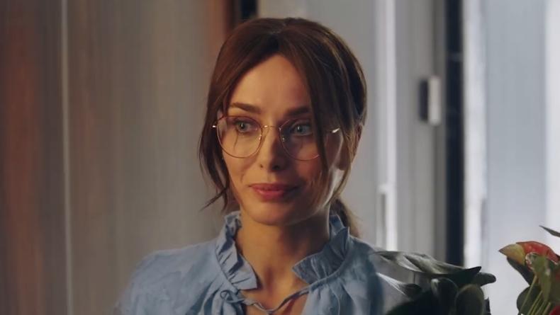 Ксения Мишина сыграла в новой комедии учительницу