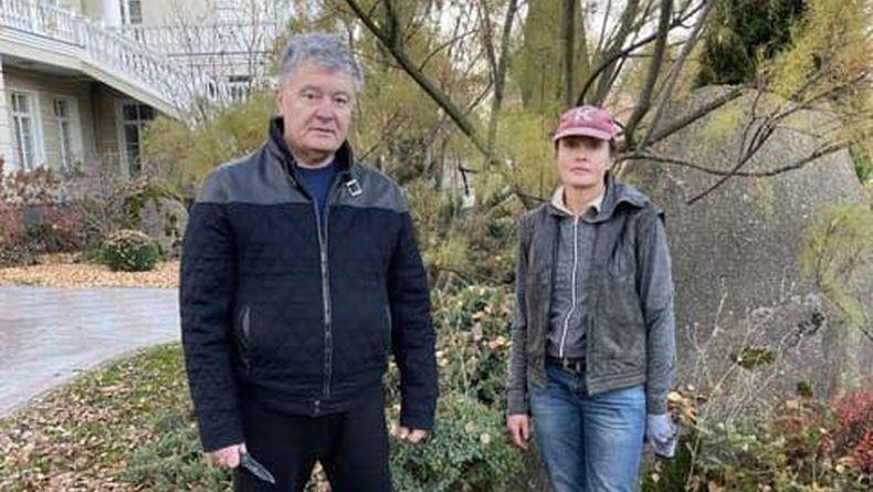 Экс-президент Украины занялся сбором грибов