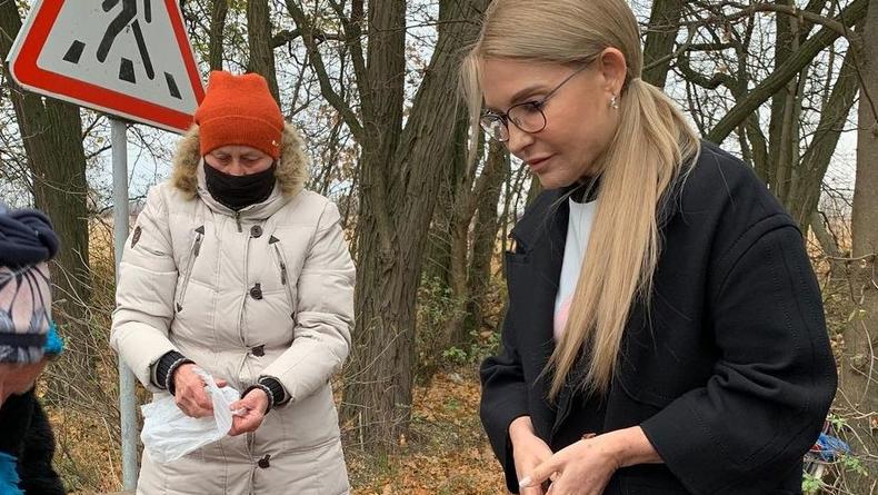 Тимошенко надела в Раду белый халат и нелестно отозвалась о коллегах