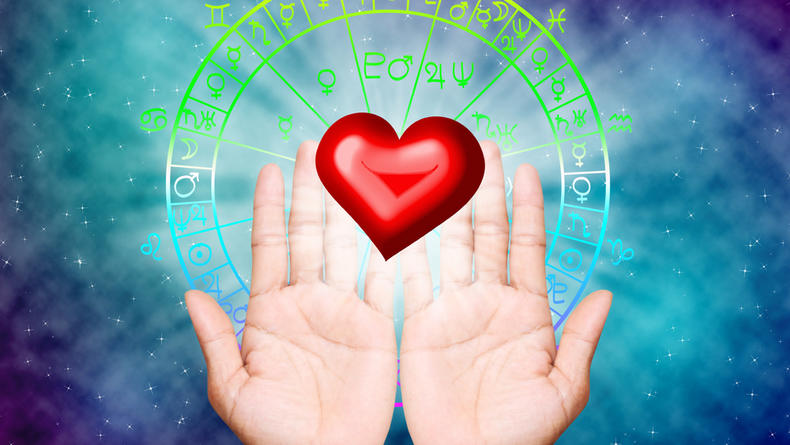 Любовный гороскоп на январь 2022 — кому страсть, а кому легкая интрижка