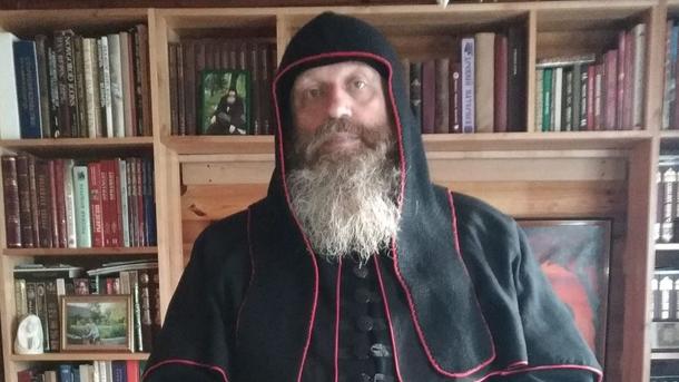 Против священника подано заявление в полицию. Он тоже отмалчиваться не собирается 