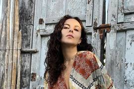 "Зебра заблудилась": Каменских в купальнике-шторке приковала взгляды