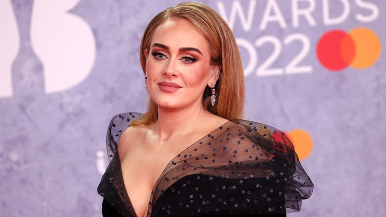 Адель забрала три из четырех номинаций BRIT Awards-2022 в платье от украинского бренда