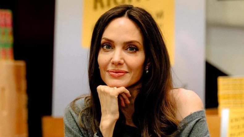 Анджелина Джоли призвала поддерживать украинских беженцев